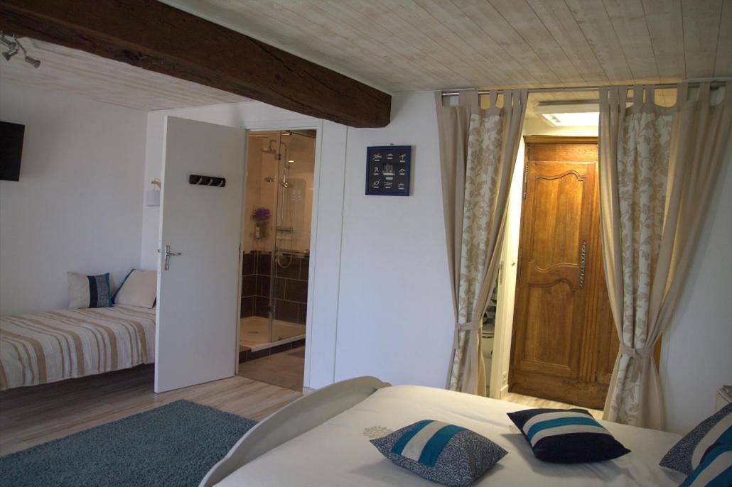 Chambre D Hote La Roussiere Saint-Ouen-Des-Toits Zewnętrze zdjęcie